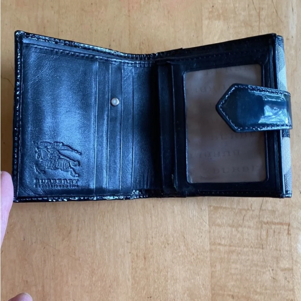 Burberry Nova Check Leather patent trim Wallet Excellent condition - Picture 4 of 8